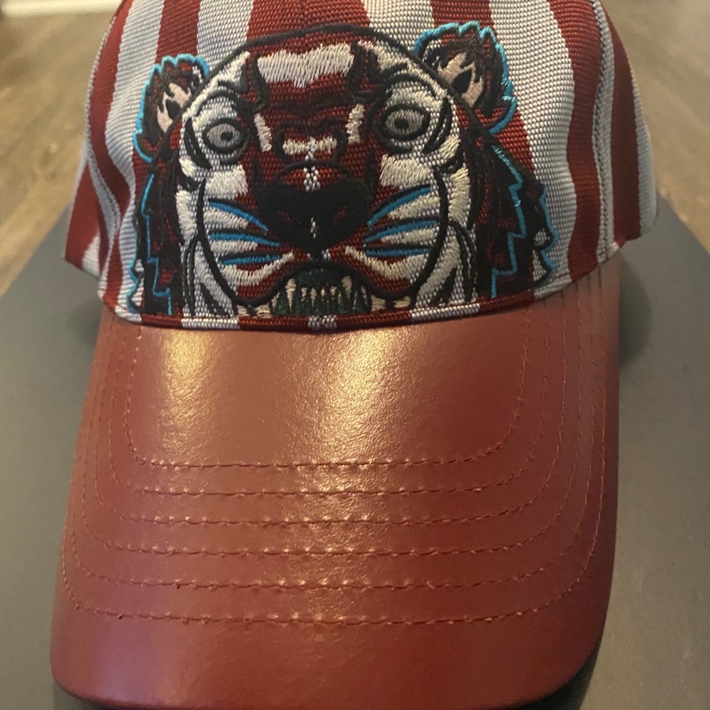 Men’s Kenzie hat with striped detail